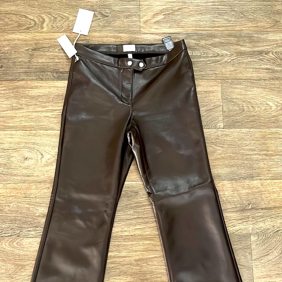 Aritzia Evenfall Low Rise Vegan Leather Pants SEPTEMBER MOVE OUT SALE (tag sz 8) - Picture 3 of 8